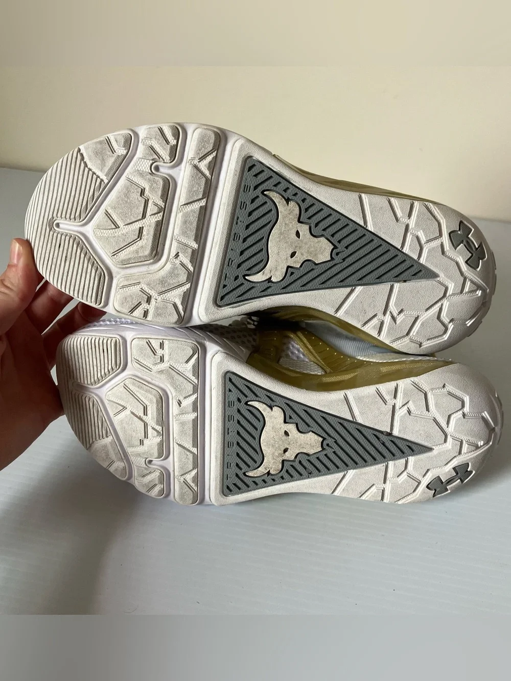 Under Armour Project Rock 4 White Metallic Gold Knit Trainer Sneakers size 5.5